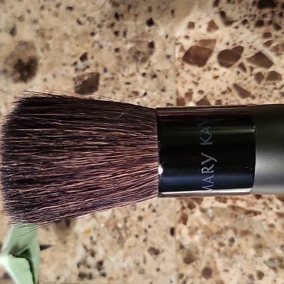 Mineral Foundation Brush - Picture 2 of 2